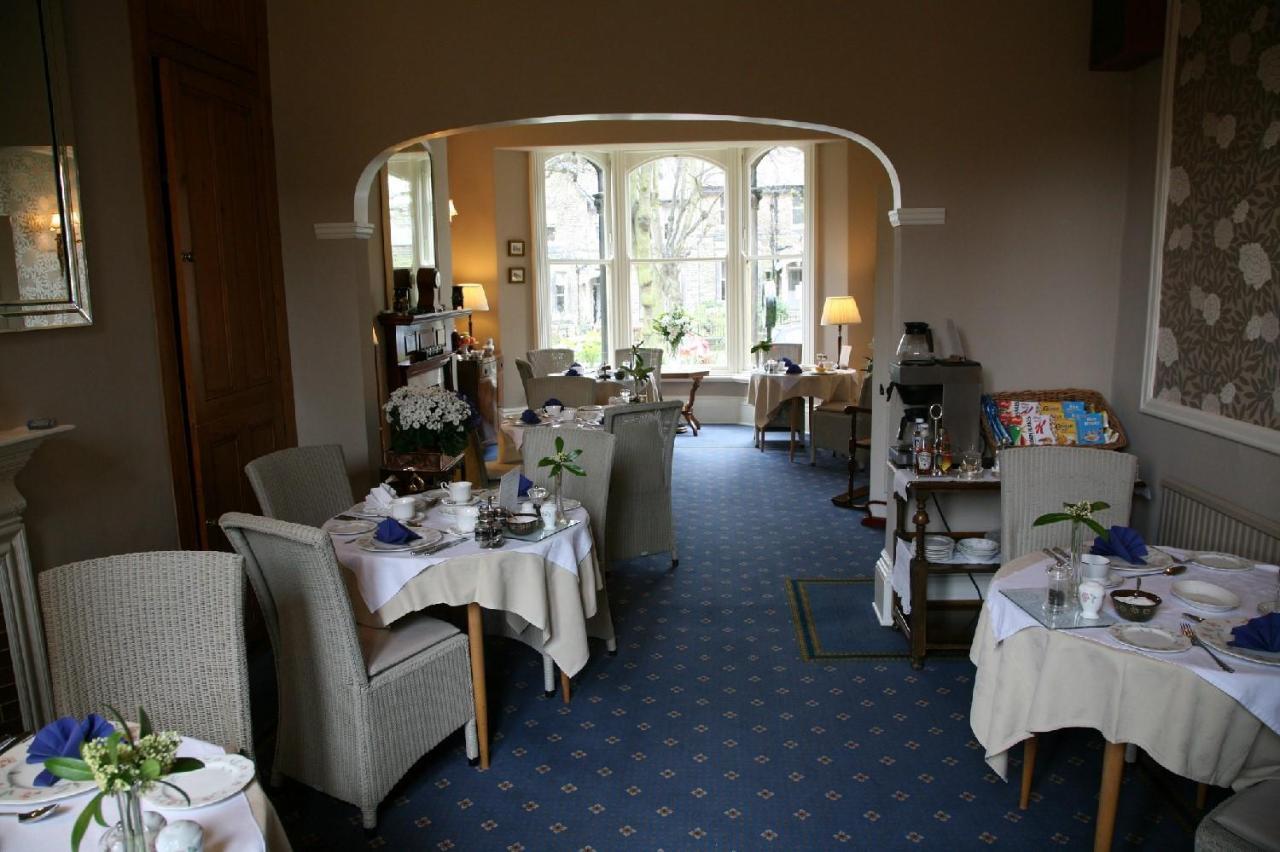 Bed and Breakfast Alexandra Court Харрогейт Экстерьер фото